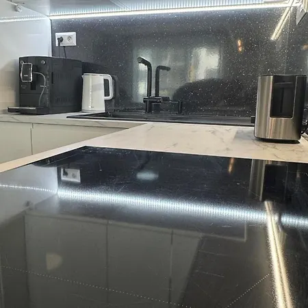 Prestige - Next To Ice Arena, Private Parking Apartment