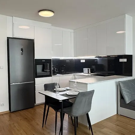 Apartment Prestige - Next To Ice Arena, Private Parking Bratislava