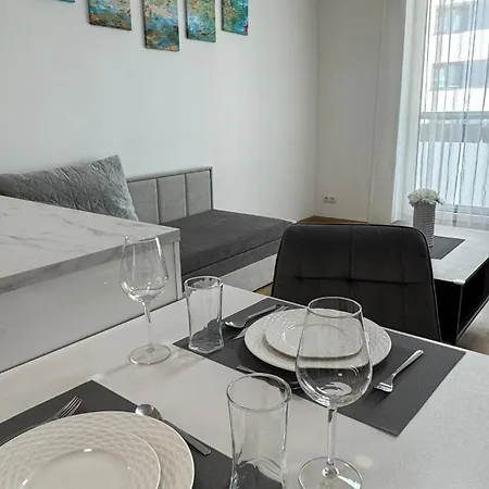 Prestige - Next To Ice Arena, Private Parking Apartamento *