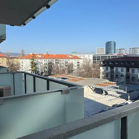 Prestige - Next To Ice Arena, Private Parking Apartment Bratislava