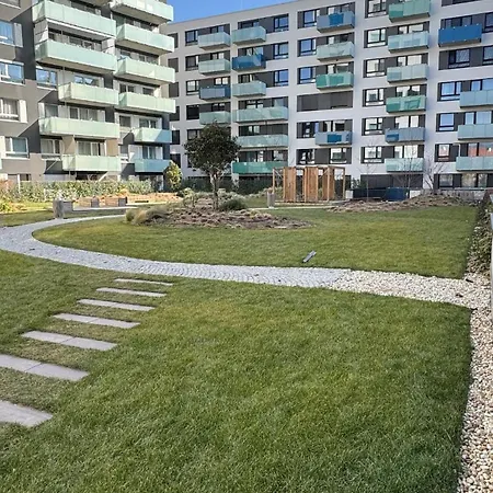 Prestige - Next To Ice Arena, Private Parking Apartment *