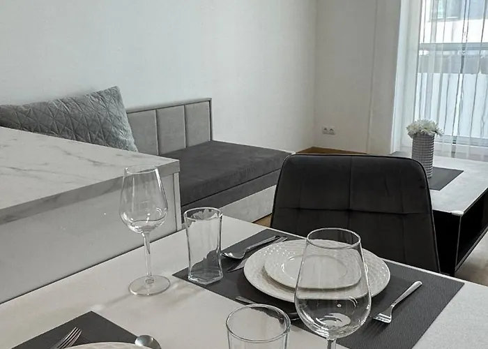 Prestige - Next To Ice Arena, Private Parking Apartmán *