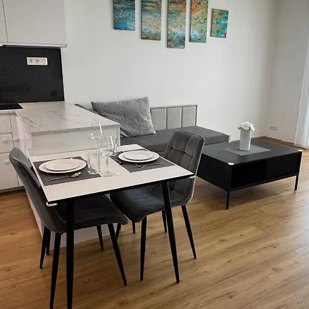 Prestige - Next To Ice Arena, Private Parking דירה *