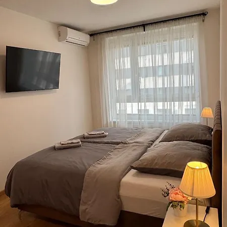 Prestige - Next To Ice Arena, Private Parking * ברטיסלאבה