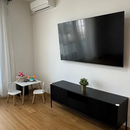 Prestige - Next To Ice Arena, Private Parking * ברטיסלאבה