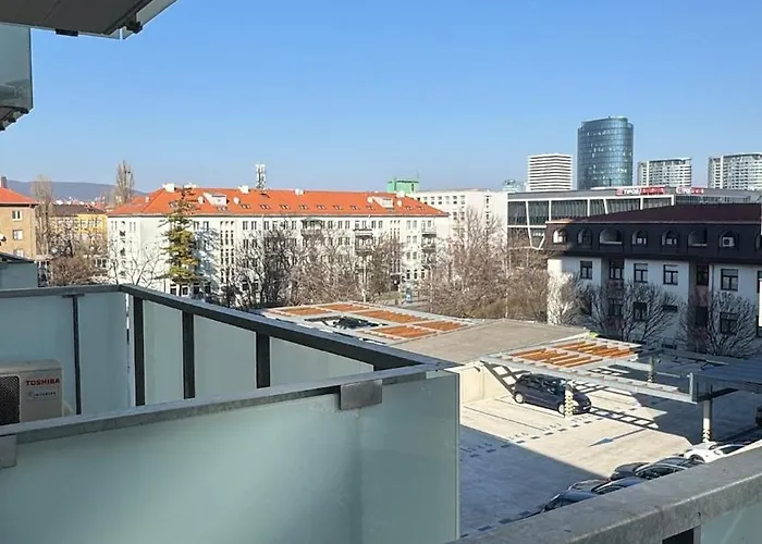 Prestige - Next To Ice Arena, Private Parking Lägenhet Bratislava